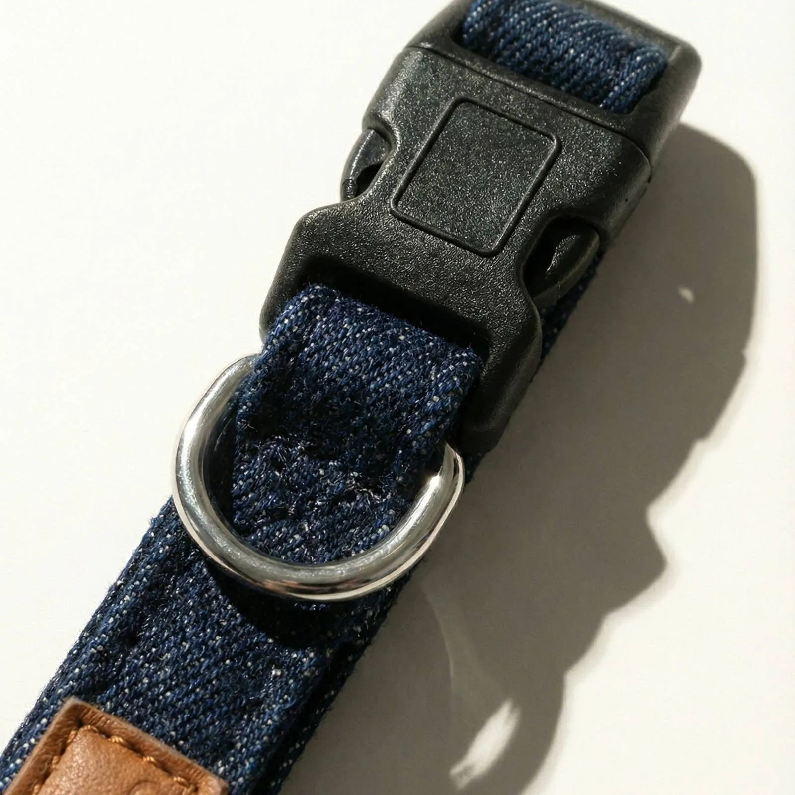 Close-up of the metal D-ring