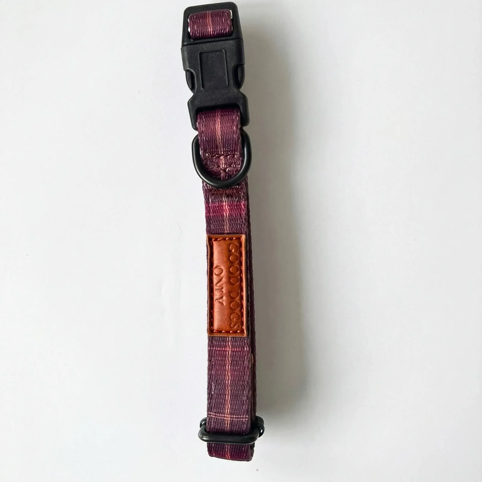 Collier écossais, couleur Mûre
