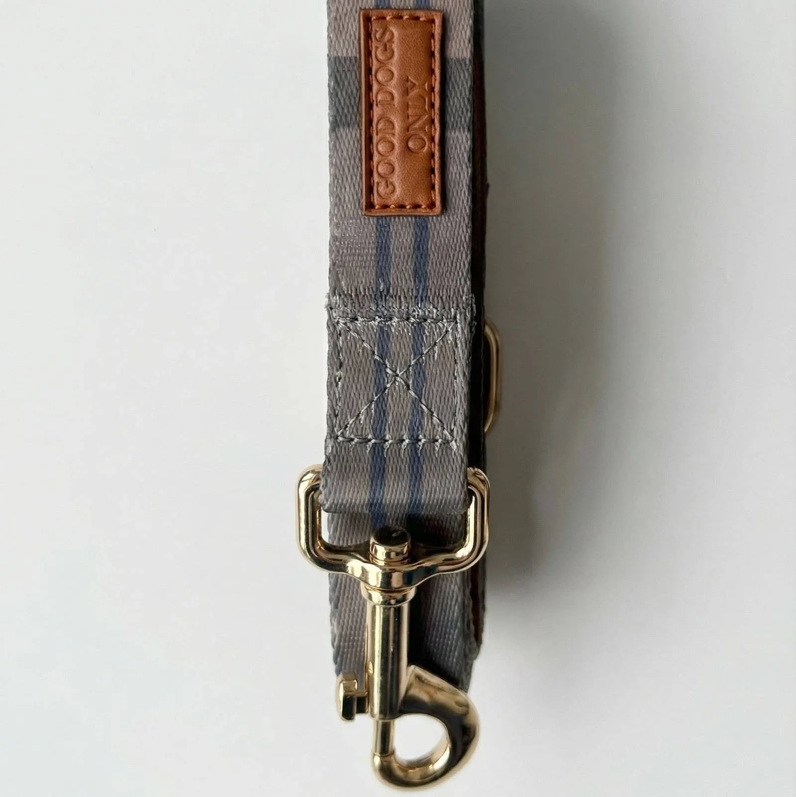 Close-up of the metal clip